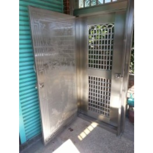 通白鐵門 通白鐵門