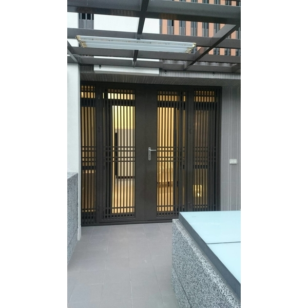 門-興泰工程行