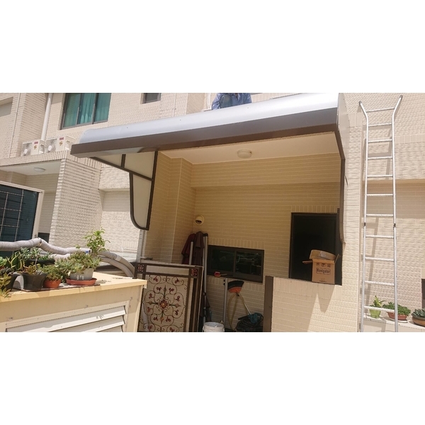 後陽台塑鋁板加玻璃採光罩-興泰工程行