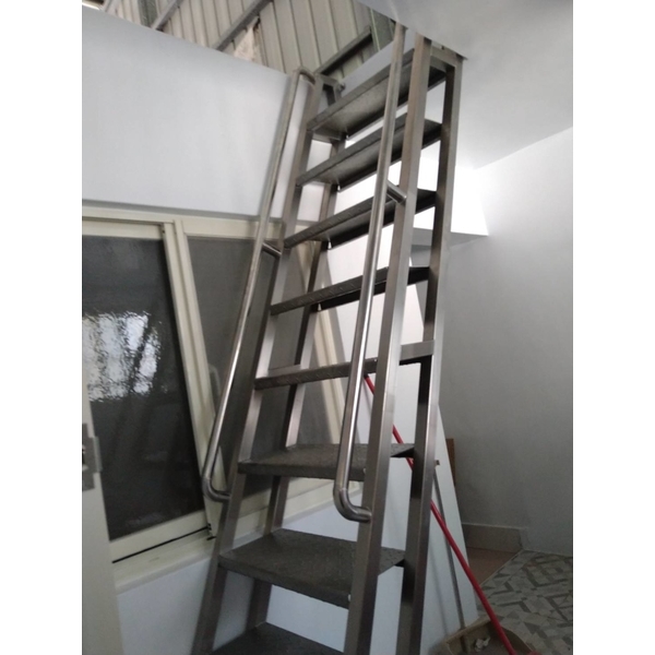 室內不鏽鋼樓梯-興泰工程行