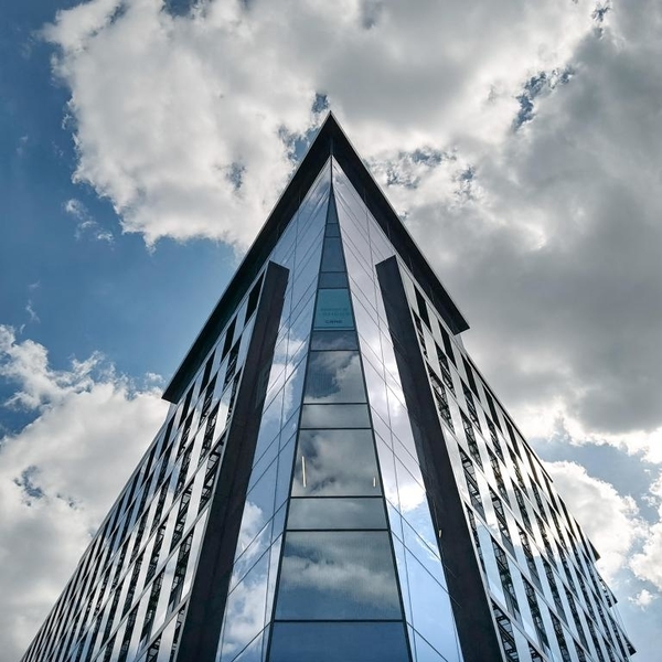 比利時布魯塞爾-玻璃夾層機：AGC  www.agc-glass.euen