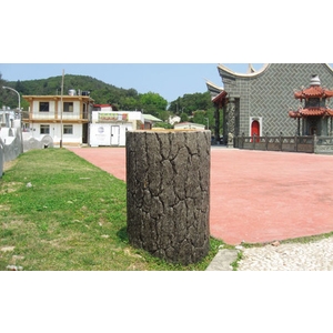 自然共融仿木垃圾桶-三榮建材工業股份有限公司