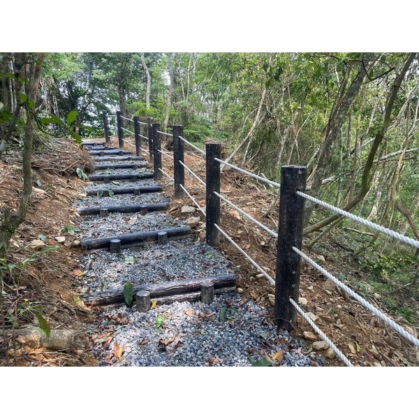 仿木步道階梯及穿繩仿木柱-三榮建材工業股份有限公司