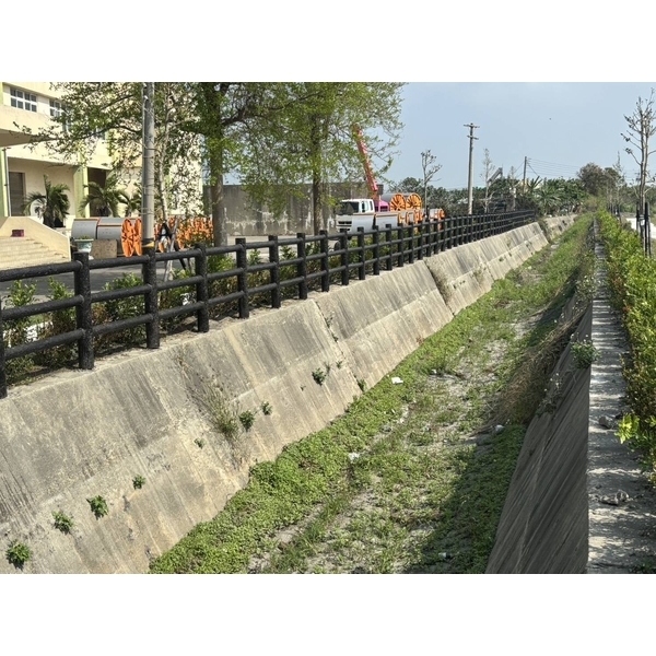 仿櫟木堤岸護欄