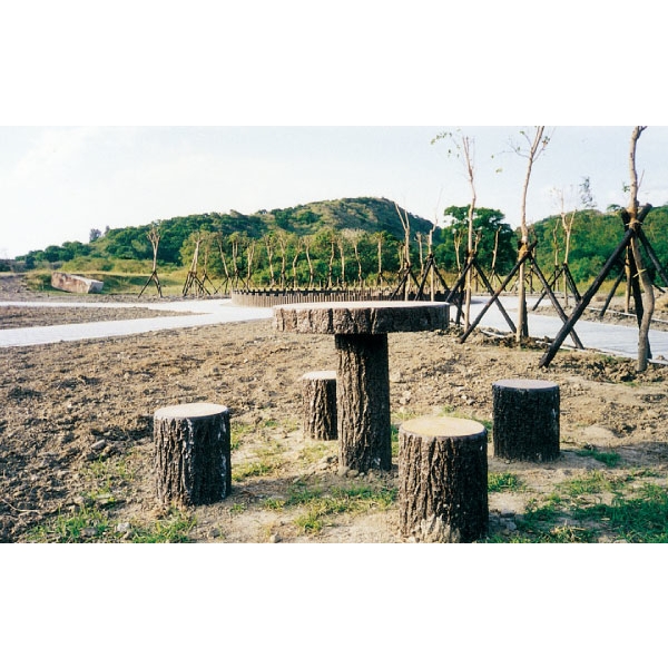 T-3松木桌椅、排樁 T-3松木桌椅、排樁