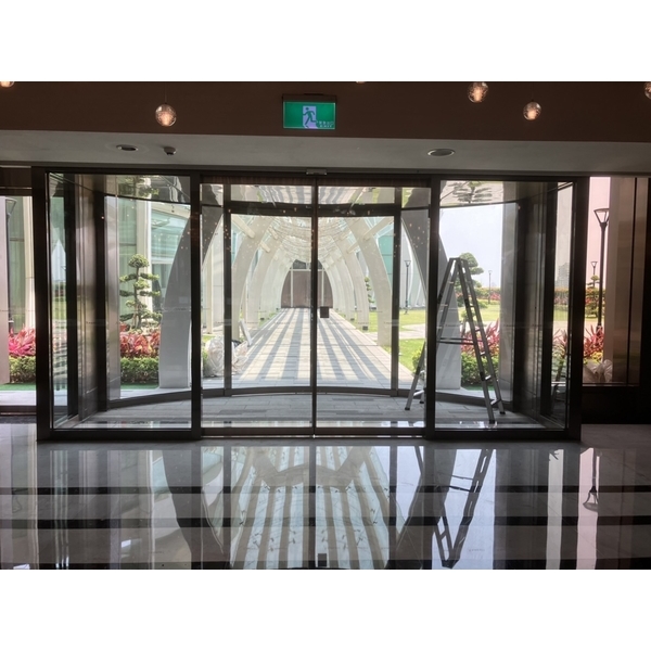 鍍鈦風除弧型門
