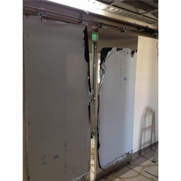 鉛板自動門施工中 鉛板自動門施工中