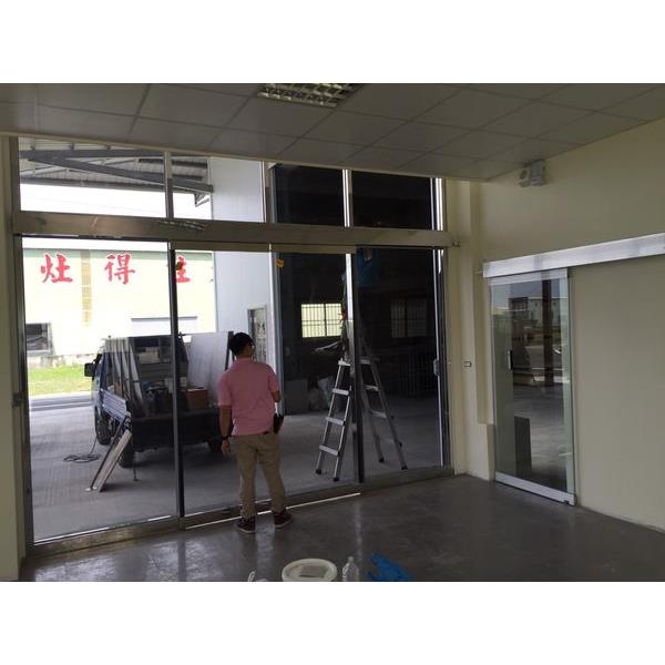 烤漆黑玻璃自動門-豪品自動門工程有限公司