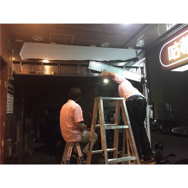 空氣門骨科施工中 空氣門骨科施工中
