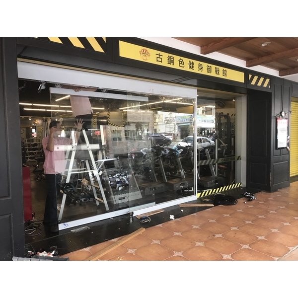 不鏽鋼玻璃自動門(單扇) 不鏽鋼玻璃自動門(單扇)