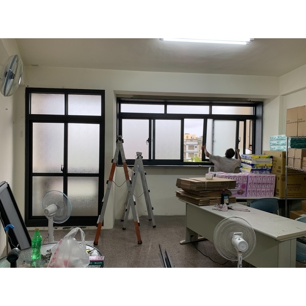 換窗-育鴻工程行