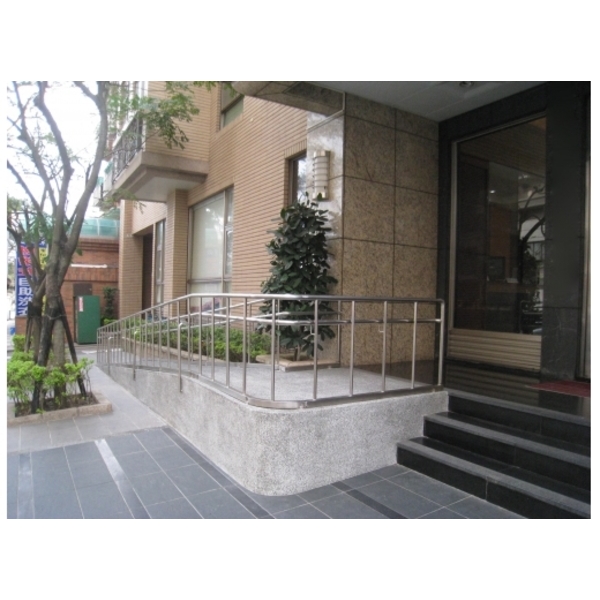 社區專案(一)~加設坡道-家葳企業有限公司