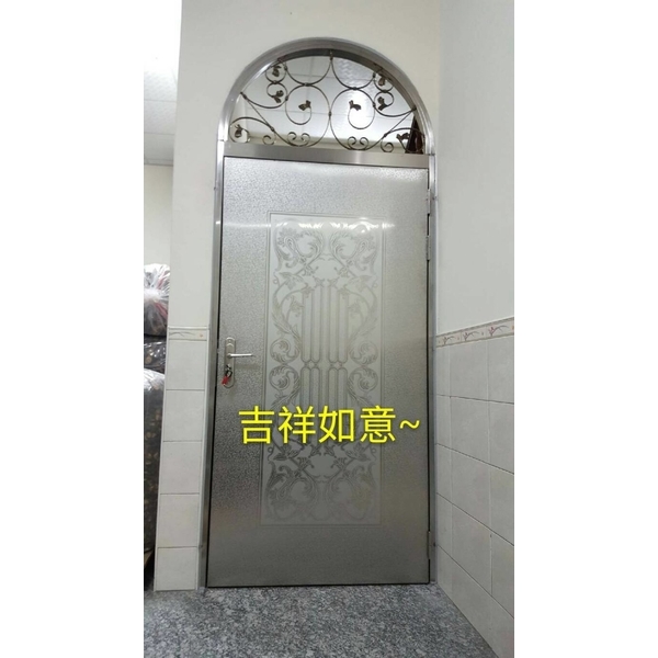 蝕花白鐵門