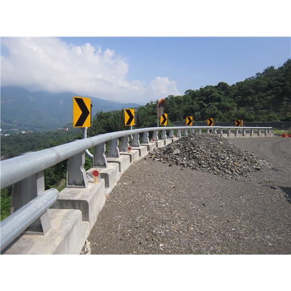 雙層鋼管護欄-子強金屬工業有限公司
