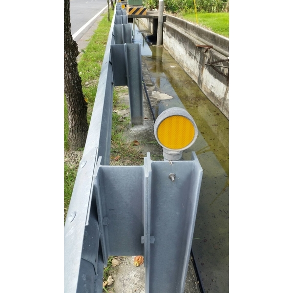 鋼板護欄施工5