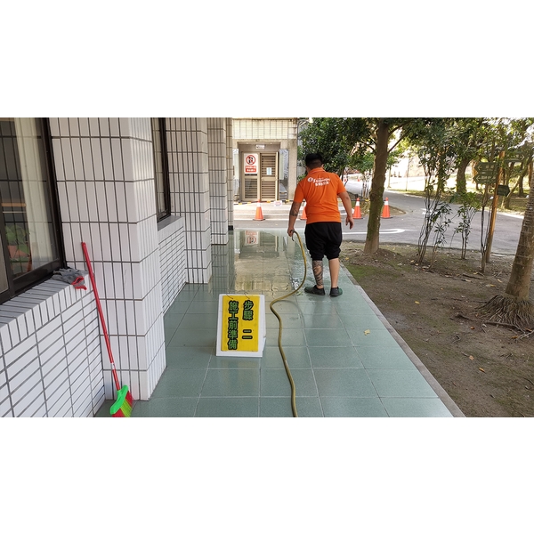 走道止滑工程(1)-玄閎科技有限公司