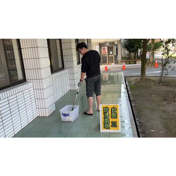 走道止滑工程(1)-玄閎科技有限公司