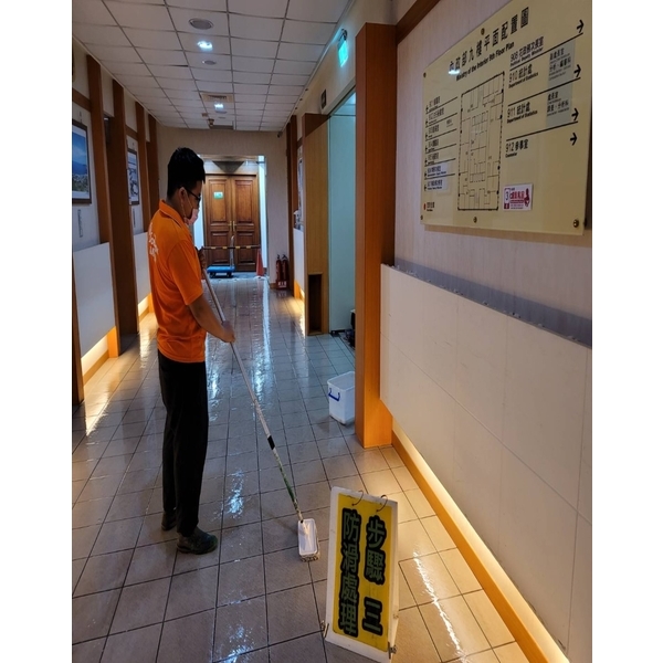 廁所及廊道止滑劑施工
