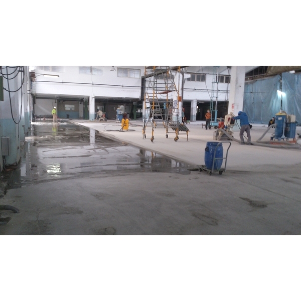 整平地坪-施工中 整平地坪-施工中