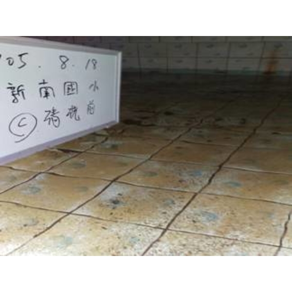 新南國小水塔清洗前 新南國小水塔清洗前