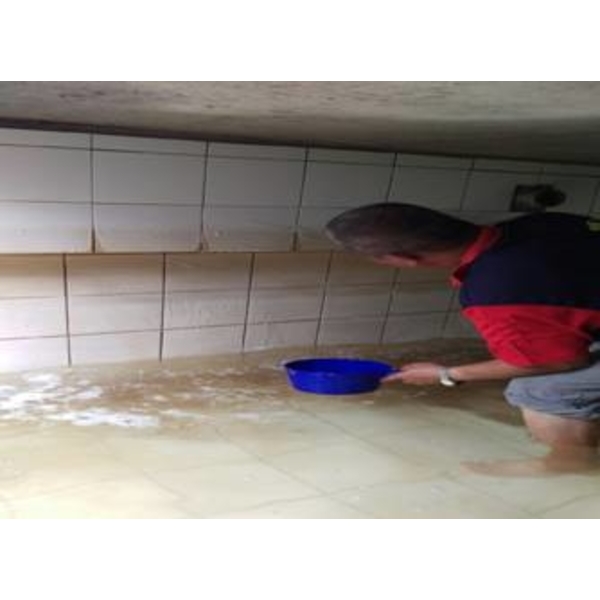 新南國小水塔清洗中 新南國小水塔清洗中