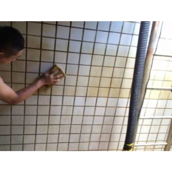 頂樓水塔清洗中 頂樓水塔清洗中