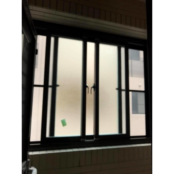 左右橫拉氣密窗