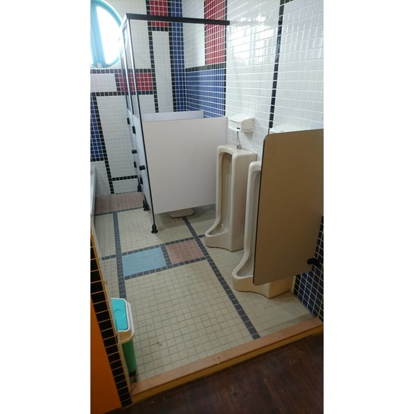 廁所隔間搗擺-承品工程行