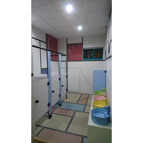 廁所隔間搗擺-承品工程行