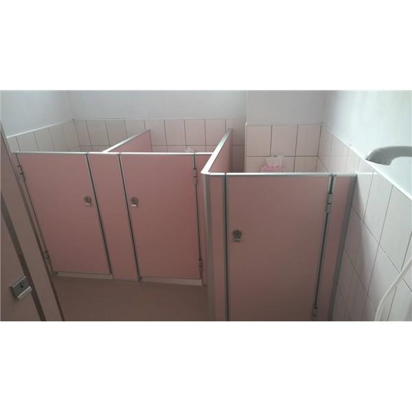 廁所隔間搗擺-承品工程行