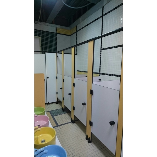廁所隔間搗擺-承品工程行