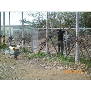 球場鍍鋅網圍籬-昵豪有限公司