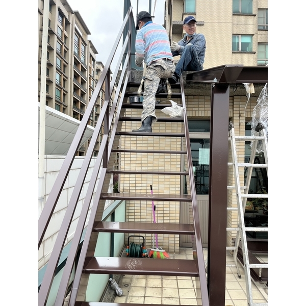 爬梯採光罩