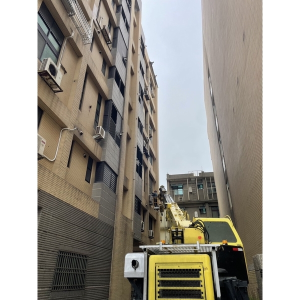 戶外白鐵冷氣架安裝