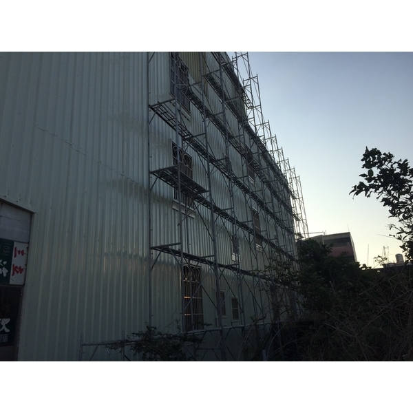 牆壁漏水封烤漆浪板 牆壁漏水封烤漆浪板