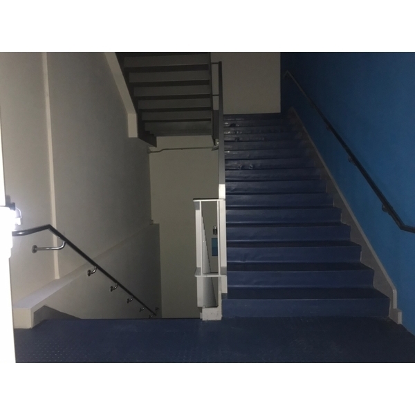 橡膠地板工程-橡膠地板、橡膠地磚、橡膠樓梯板、圓顆粒素色-富強輪胎工廠股份有限公司