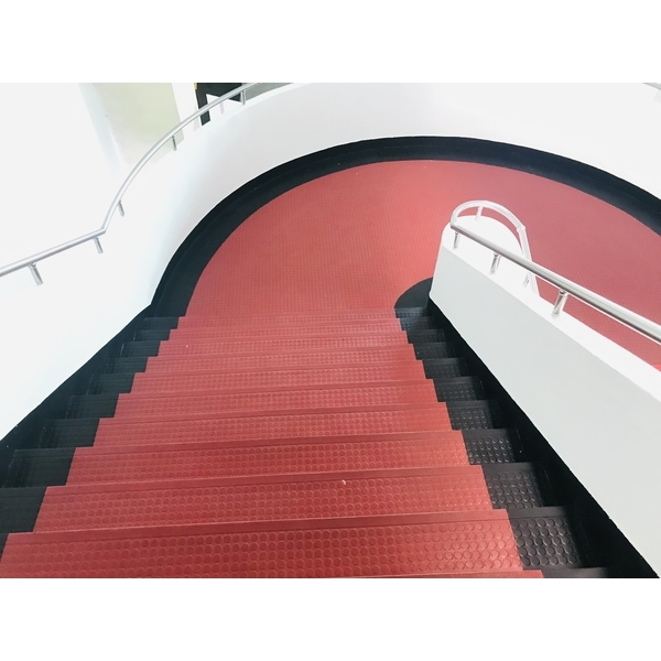 橡膠地板工程-橡膠地板、橡膠地磚、橡膠樓梯板、圓顆粒素色、波紋素色-富強輪胎工廠股份有限公司