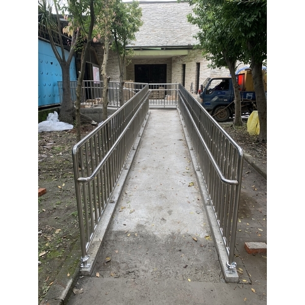 無障礙坡道扶手 無障礙坡道扶手