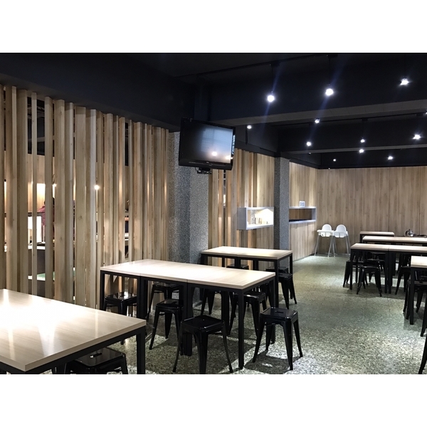 中壢新民素食 L2格柵-牆板-好萊得綠能股份有限公司