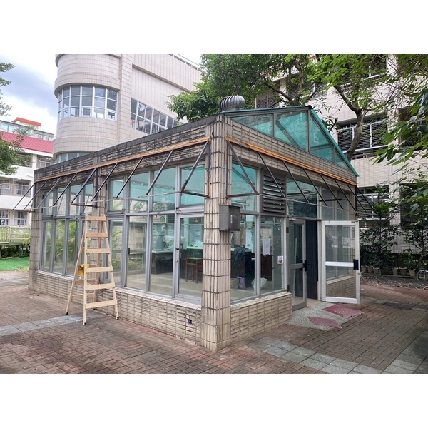 校舍外牆鋁窗噴塗 校舍外牆鋁窗噴塗