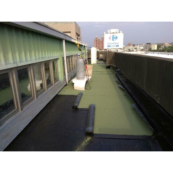 屋頂防水-舖設熱溶毯 屋頂防水-舖設熱溶毯