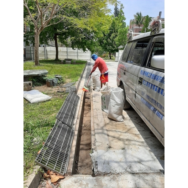 籃球場及排球場重建 籃球場及排球場重建