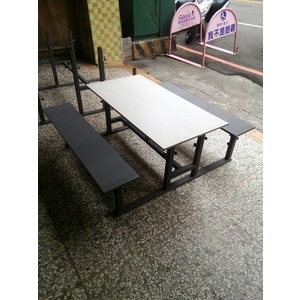 無障礙愛心連體桌椅-通好行