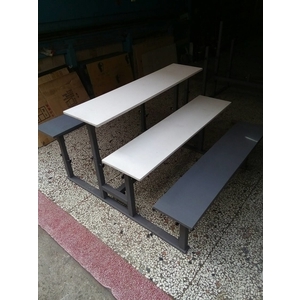 無障礙愛心連體桌椅-通好行