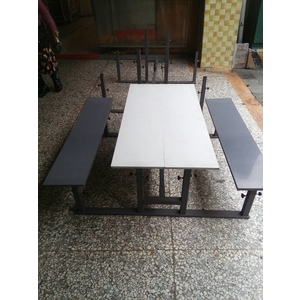 無障礙愛心連體桌椅-通好行