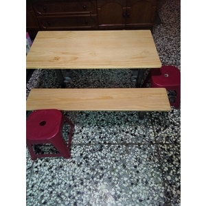 連體桌椅-通好行