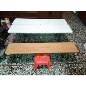 連體桌椅-通好行