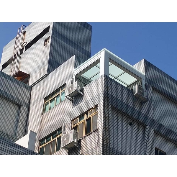 市區寸土寸金，把陽台裝置成可利用空間(位士林區)