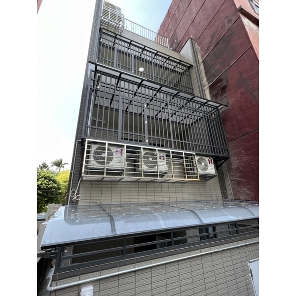 新北市樹林區透天住宅-加裝鋁鋼構雨遮＆鋁合金防盜窗＆冷氣維修防護籠