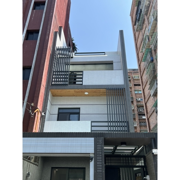 新北市樹林區透天住宅-加裝鋁鋼構雨遮&鋁合金防盜窗&冷氣維修防護籠 新北市樹林區透天住宅-加裝鋁鋼構雨遮&鋁合金防盜窗&冷氣維修防護籠
